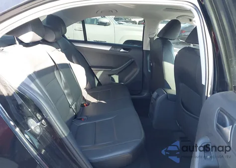 2017 Volkswagen Jetta 1.4T Se z USA, uszkodzony, nr VIN 3VWDB7AJ7HM365583